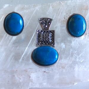 ELEGANT    JEWELRY SET FAUX TURQUOISE PENDANT AND   STUD  EARRINGS